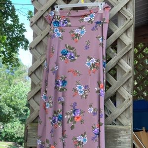 Maxi skirt. Size large.